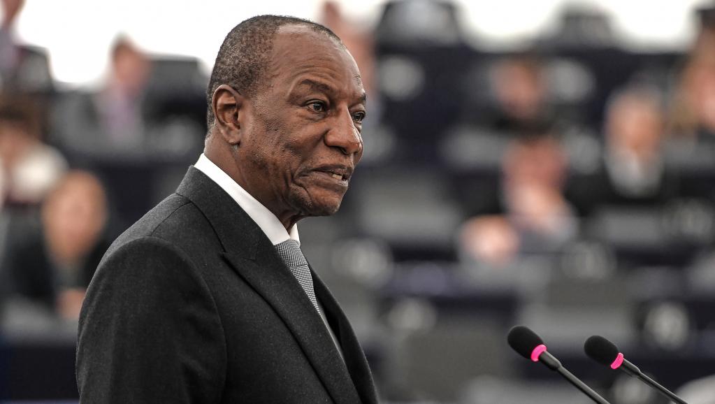 Des opposants guinéens portent plainte en France contre Alpha Condé pour  corruption - Malizine.com